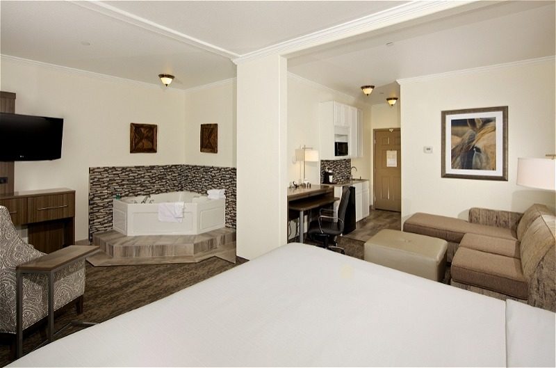 King Whirlpool Suite